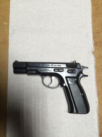 Un Amigo me pidio que le anunciase esta Pistola CZ 75 guiada en F con 2 cargadores de 15 tiros y dos cargadores 01