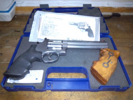 Vendo el sIguiente revolver  S&W:
Modelo 686 en acero inoxidable
Calibre 357/38
Longitud de cañon: 01