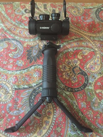 SE VENDE CONJUNTO INTEGRADO POR VISOR PUNTO ROJO MARCA KONUS , CON ACCESORIOS TAPAS PROTECTORAS DE LENTE 00