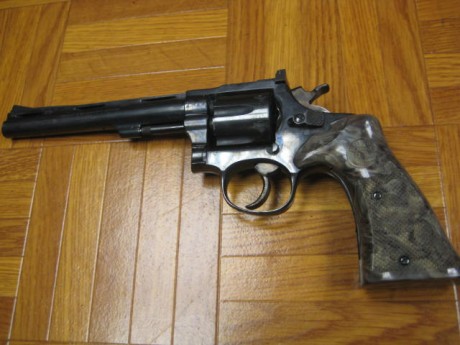 Hola, un amigo me ha pedido que le anuncie este revolver del 22, guiado en F, l
Interesados: Felix: Telefono 02