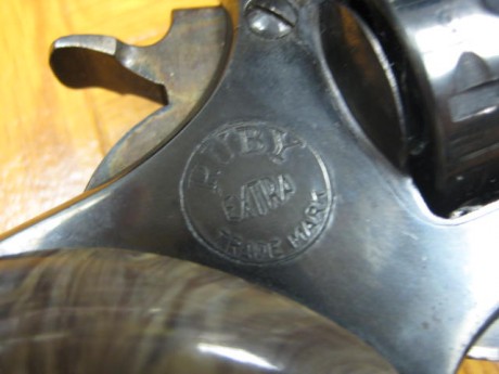 Hola, un amigo me ha pedido que le anuncie este revolver del 22, guiado en F, l
Interesados: Felix: Telefono 00