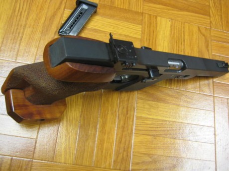 Hola, un amigo me ha pedido le anuncie esta Walther GSP, con muy pocos tiros, empuñadura M.  con dos cargadores, 00