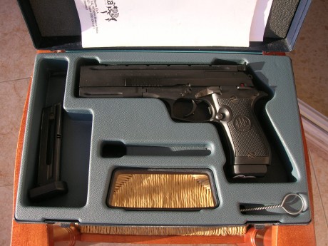 Muy buenas a todos.
De nuevo pongo a la venta una de mis armas.
En este caso se trata de una Beretta 87 02