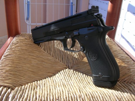 Muy buenas a todos.
De nuevo pongo a la venta una de mis armas.
En este caso se trata de una Beretta 87 01