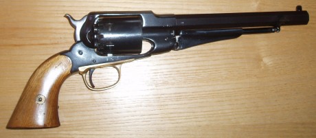 Vendo este revolver Remington 44 SB, 200 € incluidos gastos de envío.
Lo tengo hace año y medio y lo he 02