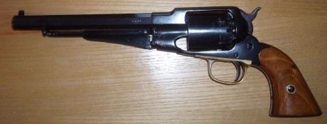 Vendo este revolver Remington 44 SB, 200 € incluidos gastos de envío.
Lo tengo hace año y medio y lo he 01