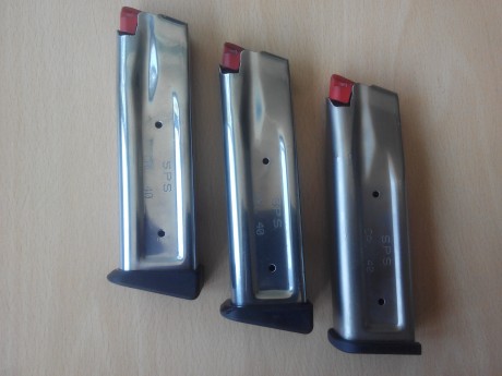 Buenas, vendo tres cargadores SPS del Cal 40. El precio de los tres cargadores son 90 € con los portes 00