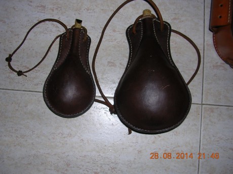 Estas son mis piezas de Juan Martínez de cuchillos J&V.
He sacado las fotos por separado según los 132