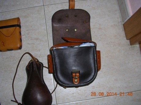Estas son mis piezas de Juan Martínez de cuchillos J&V.
He sacado las fotos por separado según los 131