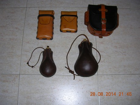 Estas son mis piezas de Juan Martínez de cuchillos J&V.
He sacado las fotos por separado según los 130
