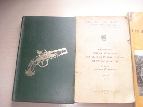 vendo este lote de libros,con algunos añitos encima.por 25€ o lo cambio por algo de militaria japonesa,un 02