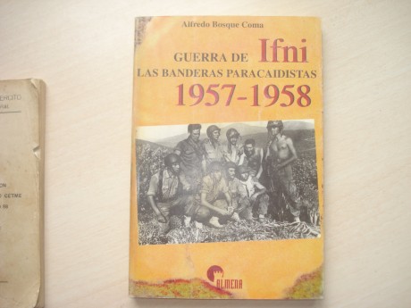 vendo este lote de libros,con algunos añitos encima.por 25€ o lo cambio por algo de militaria japonesa,un 01