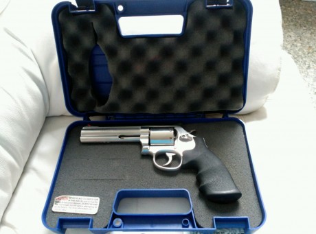 Lo dicho
Vendo el revolver en 700 euros o cambio por equipo completo de ipsc,algo que este bien para empezar
El 01
