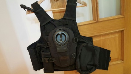  IMG-20150829-WA0020.jpg 

Ciras de la marca Swiss arms con sistema Molle y Camelback. Forro interior 01