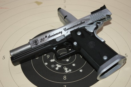 Buenas tardes, un compañero del club me pide que le ponga a la venta esta preciosidad de pistola, una 92