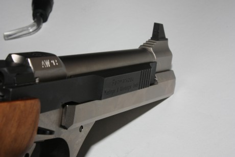 un compañero del club me pide que le ponga a la venta esta maravillosa pistola, se trata de una feinwerkbau 01
