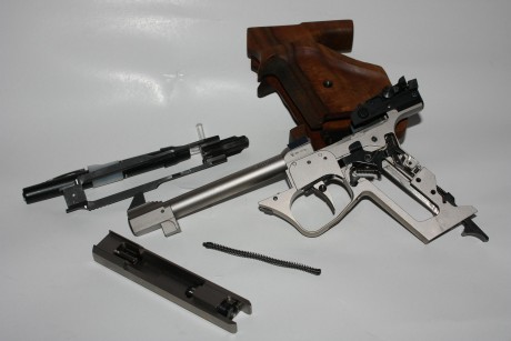 un compañero del club me pide que le ponga a la venta esta maravillosa pistola, se trata de una feinwerkbau 20