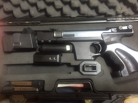 Un amigo vende pistola Hamerli sp-20 en perfecto estado calibre 32 cacha M incliye recojevainas, maletín 02
