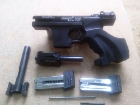 Un compañero del club de tiro me pide que ponga a la venta esta HAMERLLI SP20 del Cal. 32
El estado es 01