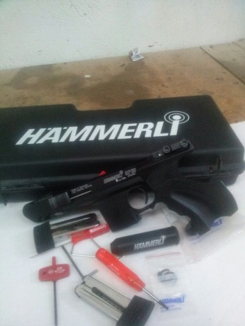 Un compañero del club de tiro me pide que ponga a la venta esta HAMERLLI SP20 del Cal. 32
El estado es 00
