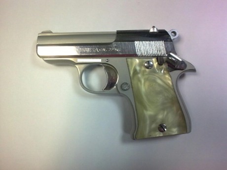 Esta mañana he visto una pistola de la marca  STAR  que jamás me había encontrado.

Se trata de un .22LR 00