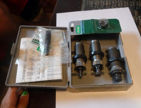 Se venden varios dies de la marca rcbs y hornady de diferentes calibres. Estan nuevos en perfecto estado 11