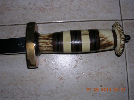 Cuchillo de remate encabado por mi buen amigo Raul en una hoja de la bayoneta de fusil SIG Suizo, la funda 02