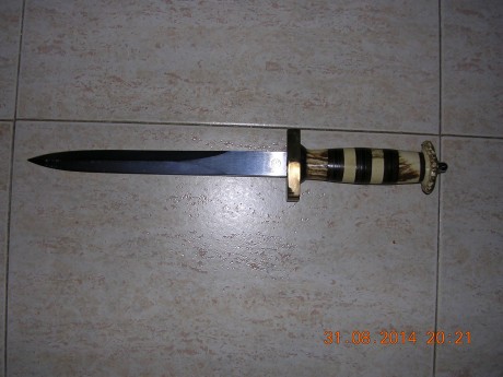Cuchillo de remate encabado por mi buen amigo Raul en una hoja de la bayoneta de fusil SIG Suizo, la funda 01