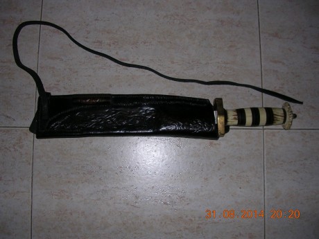 Cuchillo de remate encabado por mi buen amigo Raul en una hoja de la bayoneta de fusil SIG Suizo, la funda 10