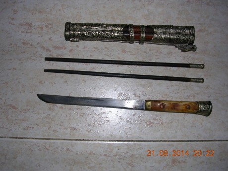 Cuchillo usado en China, Japón y países limítrofes, se usan para comer y también como defensa. 01