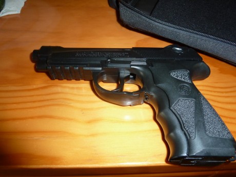 Hola,

Vendo una pistola Crossman C31. Pistola semiautomática de Aire comprimido por bombonas de CO2 de 02