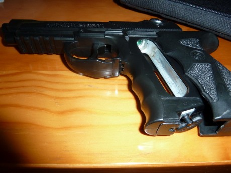 Hola,

Vendo una pistola Crossman C31. Pistola semiautomática de Aire comprimido por bombonas de CO2 de 00