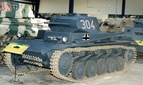 En octubre de 1936 llegaron a España los primeros T-26. En Archena se creó la Escuela de Fuerzas Blindadas 110