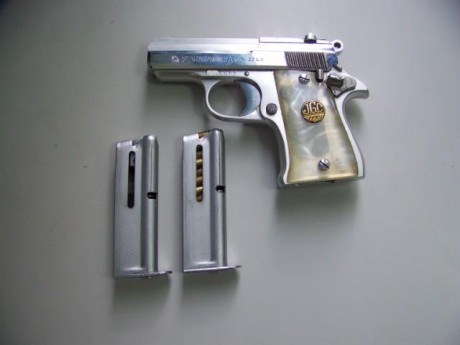 Esta mañana he visto una pistola de la marca  STAR  que jamás me había encontrado.

Se trata de un .22LR 41