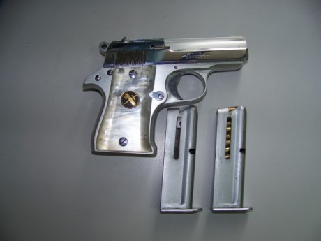 Esta mañana he visto una pistola de la marca  STAR  que jamás me había encontrado.

Se trata de un .22LR 40