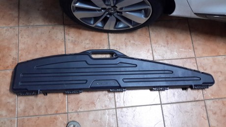 Vendo maletin rigido de la marca DESKOSPORT, cuatro broches de cierre, tres puntos para colocación  de 01