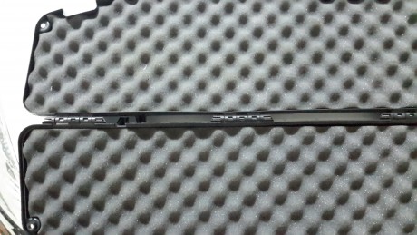Vendo maletin rigido de la marca DESKOSPORT, cuatro broches de cierre, tres puntos para colocación  de 00