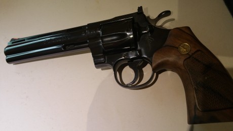 Se vendería por 700 euros (admito ofertas con dos dedos de frente y arma y dinero tb ) o en su defecto 02
