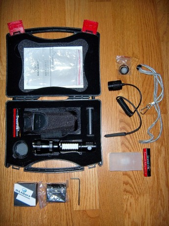 Linterna OLIGHT M20-X Warrior (Special Operations) en perfecto estado, sin uso, con accesorios adicionales.

Características:

- 02