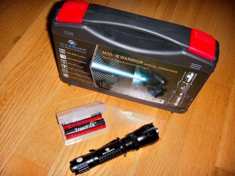 Linterna OLIGHT M20-X Warrior (Special Operations) en perfecto estado, sin uso, con accesorios adicionales.

Características:

- 01