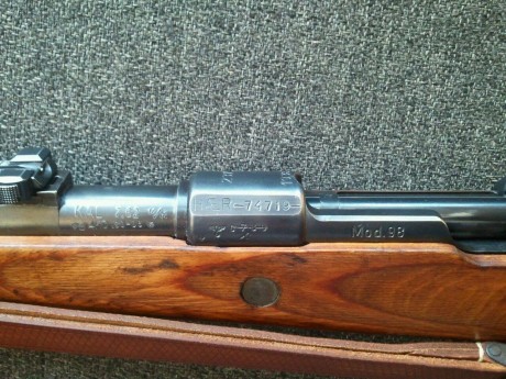 Hola a todos.

Mi rifle está impecable como todas mis armas, pavón, madera, etc, incluyo correa original..
Adjuntaria 11