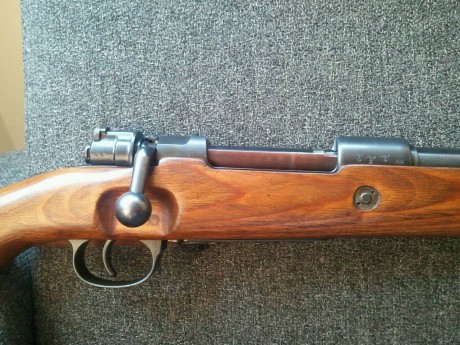Hola a todos.

Mi rifle está impecable como todas mis armas, pavón, madera, etc, incluyo correa original..
Adjuntaria 10