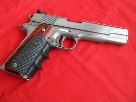 Hola,para hacer sitio vendo esta Colt 1911 GOLD CUP NATIONAL MATCH, del 45 ACP.
Hace unos meses se soltó 01