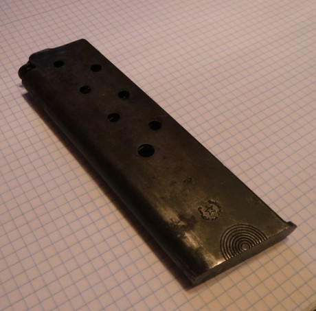 Se vende cargador y cachas de pistola campogiro del calibre 9mm largo. Esta en perfecto estado. Se encuentra 01