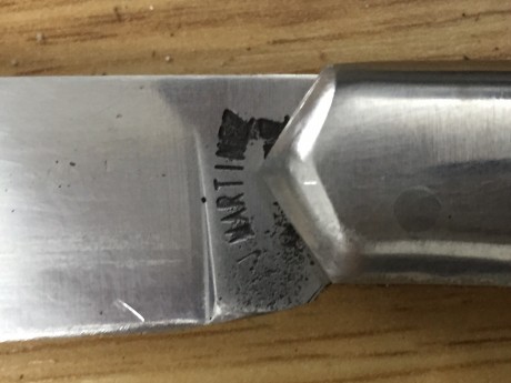 Hola,
Busco una navaja no multiusos, que pese poco y no sea grande y que dure y dure y dure...toda la 11