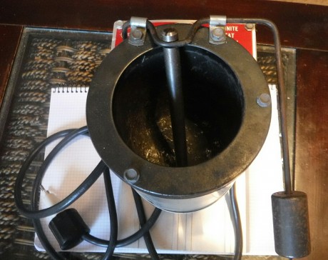 Se vende hornillo de fundir de la marca Lee. Esta en muy buen estado como se ve en las fotos, casi nuevo. 00