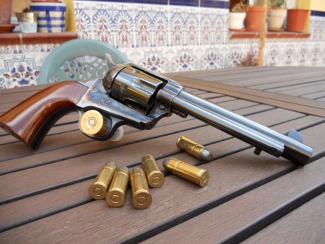 Busco carabina táctica del .22LR.
A cambio ofrezco revólver Uberti Cattleman 5'5" del .45 Colt guiado 01