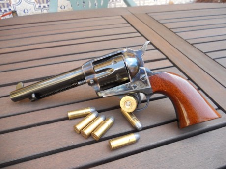 Busco carabina táctica del .22LR.
A cambio ofrezco revólver Uberti Cattleman 5'5" del .45 Colt guiado 00