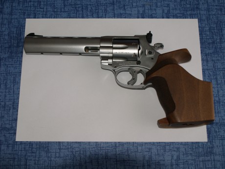  DVD 061.JPG Mi Mujer se vende, un Revolver que le regale, de la Marca H.Weihrauch, Cal. 32 de 6" 00