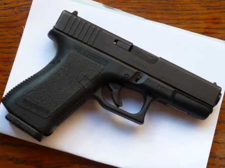 Vendo o cambio Glock 19 en muy buen estado la vendo por 300 euros o la cambiaría por algún arma larga 12
